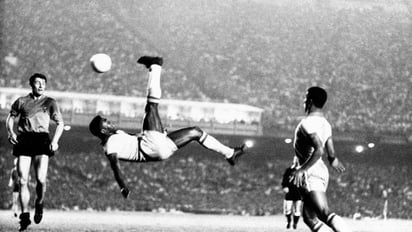 Pelé, las jugadas que le imitaron otros como Messi, Ronaldo y Cruyff