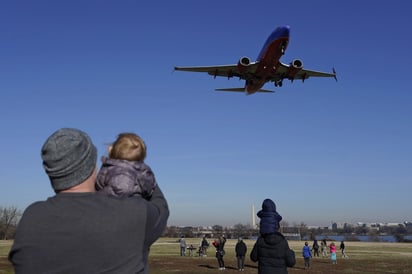 Tras tormenta Elliot aeropuertos en EU vuelven a la normalidad