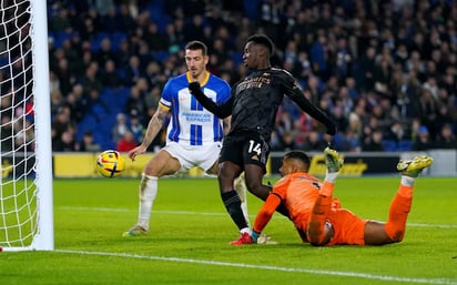 El Arsenal acaba con el Brighton y es más líder que nunca en la Premier League