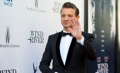 Captan rescate aéreo del actor Jeremy Renner tras accidente en la nieve de EU