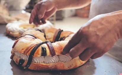 ¿Cuántas calorías tiene una rosca de reyes rellena?