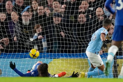 Manchester City supera al Chelsea con gol de Mahrez