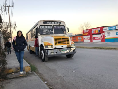 Camión de praderas deja tirados a pasajeros