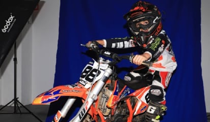 Patricio Gómez la ‘rompe’ en el motocross y todavía anhela la llegada de los Reyes Magos