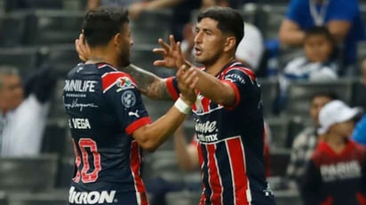 Víctor Guzmán debutó con Chivas en la victoria ante Rayados