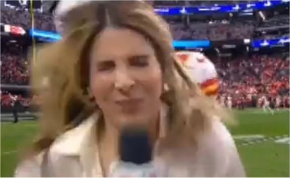 VIDEO: Comentarista de ESPN es embestida por jugador de la NFL