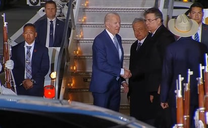 Joe Biden llega a México; lo recibe AMLO en el AIFA