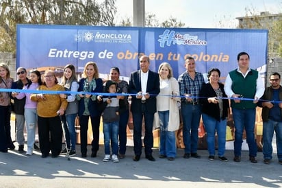 Vecinos de la colonia Amistad agradecen obra de pavimentación