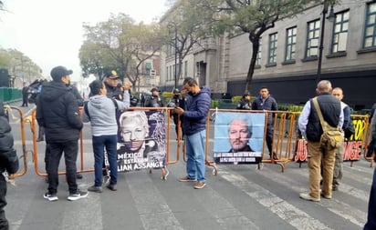 Exigen libertad de Julian Assange, ante arribo de Joe Biden a Palacio Nacional