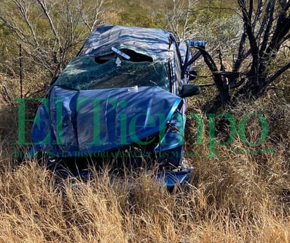 Hombre vuelca en la carretera Monclova-Sabinas 