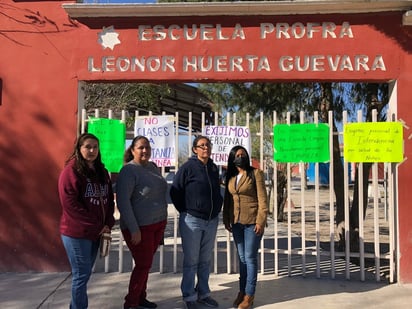 Padres de la primaria Leonor impiden clases hasta tener intendente