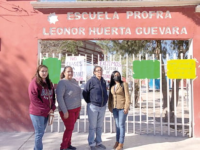 Madres de la primaria Leonor impiden clases hasta tener intendente  