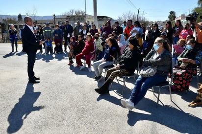 Habitantes de las colonias de Monclova, ven en Mario Dávila un alcalde de trabajo