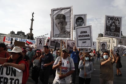 Crece presión política en Perú con marchas extendidas a Lima