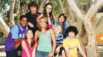 Zoey 101 tendrá película con su elenco original : Jamie Lynn Spears compartió una fotografía en el set de filmación e hizo oficial que la película se realizará por parte de Param