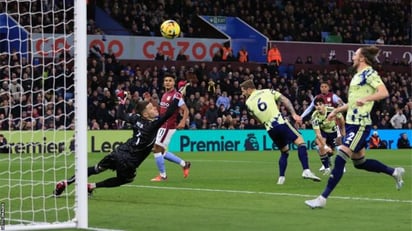 Con el Dibu Martínez, Aston Villa venció 2-1 a Leeds