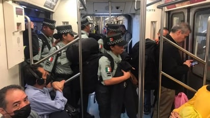 Guardia Nacional detiene a joven en el Metro y se hace viral