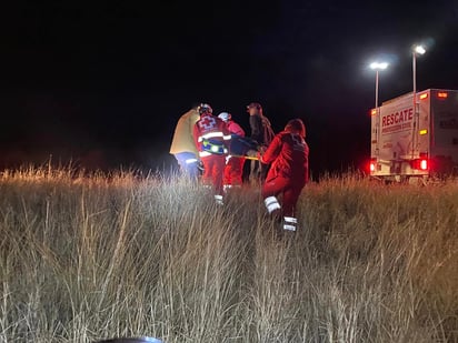 Vuelca camioneta en la carretera Monclova-Sabinas