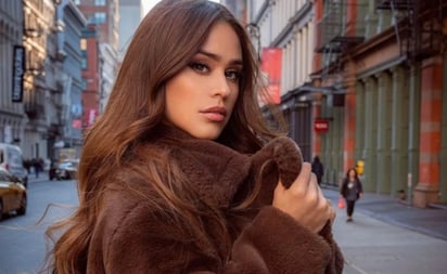 Yanet García resalta sus looks de invierno con estas medias negras 