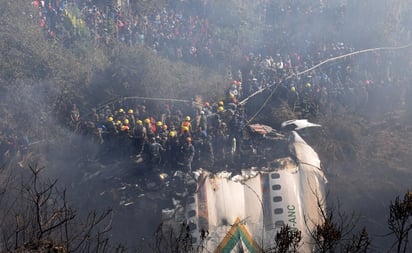 En videos: así fue el avionazo que dejó casi 70 muertos en Nepal