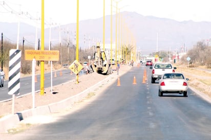 Hugo Lozano supervisa avances del camellón