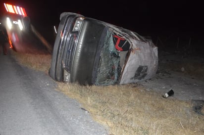 ¡Paisanos la vieron cerca!: vuelcan en la carretera federal 57 a la altura de Baján