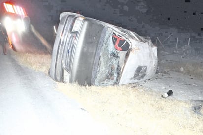 ¡Paisanos la vieron cerca!: vuelcan en la carretera federal 57 a la altura de Baján