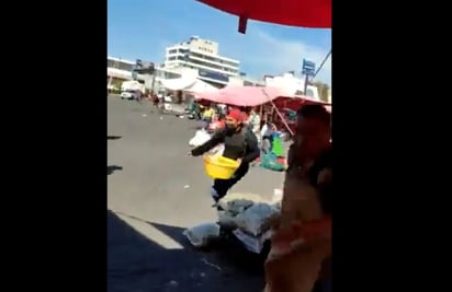 VIDEO: “¡Vámonos! ¡Córrele! Hay hasta granadas”; reportan balacera en tianguis de Cuautitlán Izcalli: El enfrentamiento se registró cerca de las 10 de la mañana en la zona de bancos del Centro Urbano