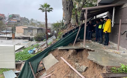 Dos menores muertas, un hombre desaparecido y derrumbes, el saldo de las fuertes lluvias en Tijuana