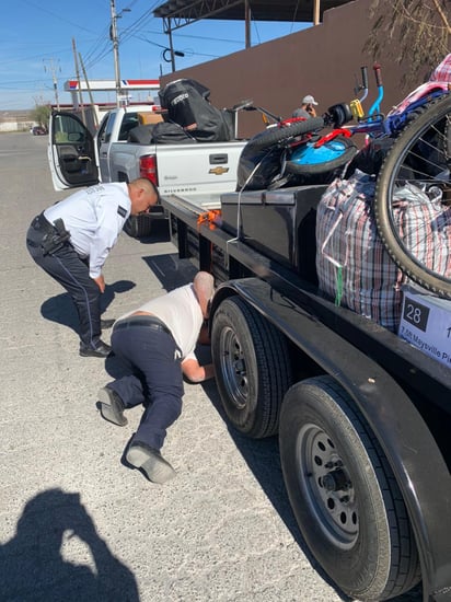 Policías de Monclova  auxilian a paisano