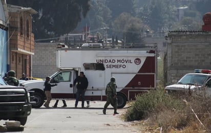 Podrían pertenecer a 10 cuerpos las 40 bolsas con restos humanos halladas en bodega de Tenango del Valle: Sedena