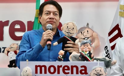 Ante prohibición de 'AMLITOS', Mario Delgado llama a simpatizantes de AMLO a hacer campaña con muñecos