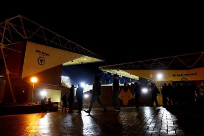 Apagón en el Molineux: Inicia el Wolves vs Liverpool... ¡Y se va la luz!