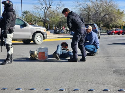 Motociclista choca por alcance contra auto en el sector el Pueblo de Monclova 