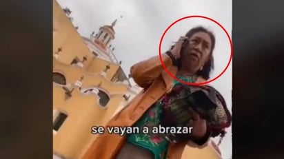  Mujer intenta correr a pareja gay de una iglesia y se vuelve viral: Esta mujer se volvió viral por intentar correr a una pareja de hombres de las escaleras de una iglesia.