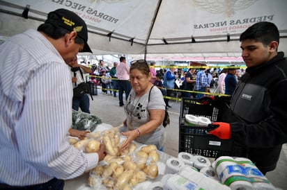 Vecinos de la central reciben 'brigada de puertas abiertas en tu colonia'