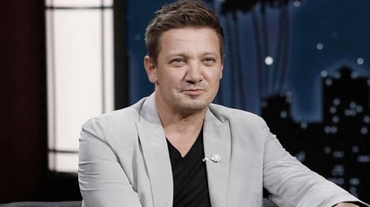 Jeremy Renner salió del hospital luego de 2 semanas