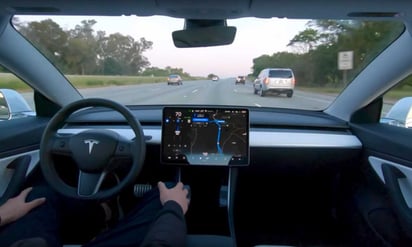 Un empleado de Tesla testifica que el video del autopilot en realidad fue una farsa