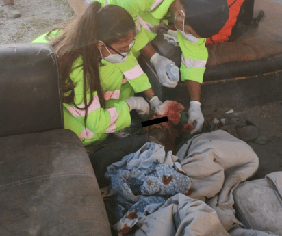 Indigente termina con hemorragia de sangre tras caerse en Frontera