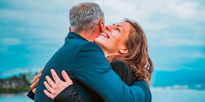 ¿Cuántos abrazos se necesitan al día para ser feliz?: esto dice la psicología