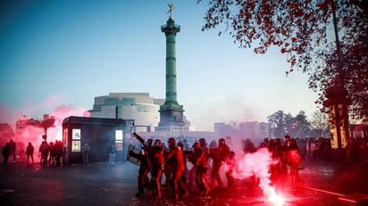 En Francia se desatan protestas por reforma a sistema de pensiones