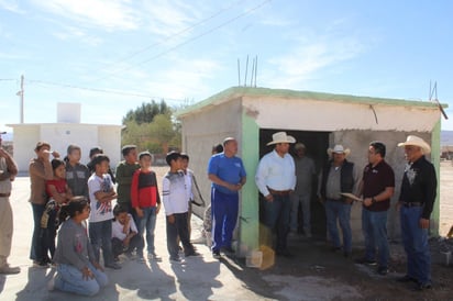 Supervisan obras en primaria rural de Cuatro Ciénegas