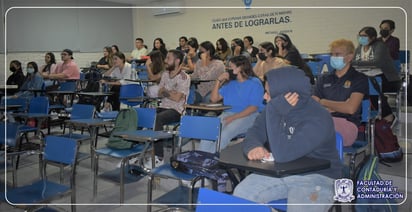 UAdeC apoya a alumnos con beca de inclusión y solo pagan 10 pesos 