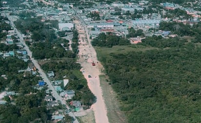 AMLO sobrevuela zona de estación Escárcega del Tren Maya