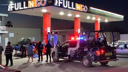 Muerte lo sorprende en gasolinera