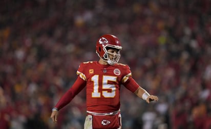 Lesión de Mahomes no impedirá que juegue final de AFC, dice coach de Chiefs