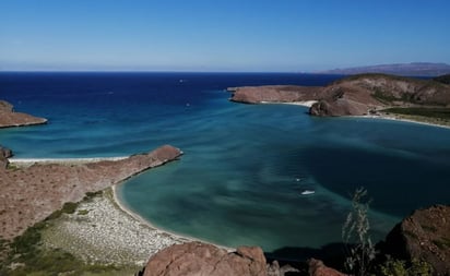 Vinculan a proceso a responsable de yate que contaminó la playa Balandra en BCS