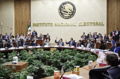 El INE va contra el 'Plan B' electoral con recursos legales