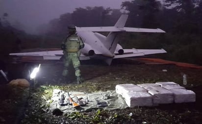 Ejército y Guardia Nacional aseguran aeronave, armas y 270 kilogramos de cocaína en Chiapas