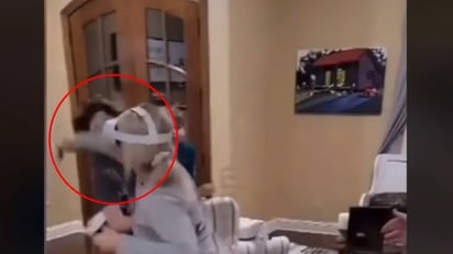 Abuela le da un puñetazo en el rostro a su nieto: Después de ver esta grabación, tendrás más cuidado cuando alguien juegue a la realidad virtual.